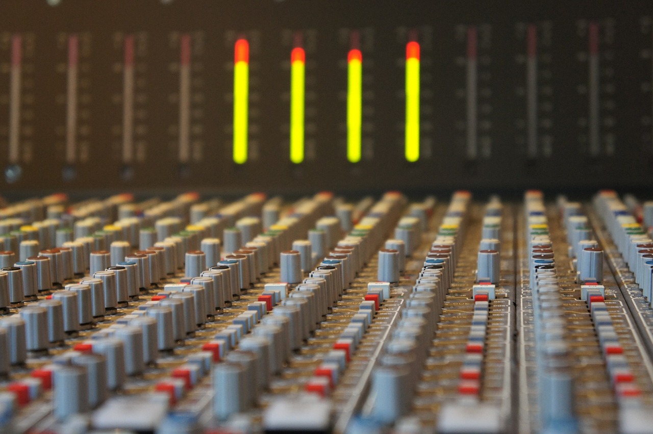 Mixing Music - The Fundamentals of How to Mix Music